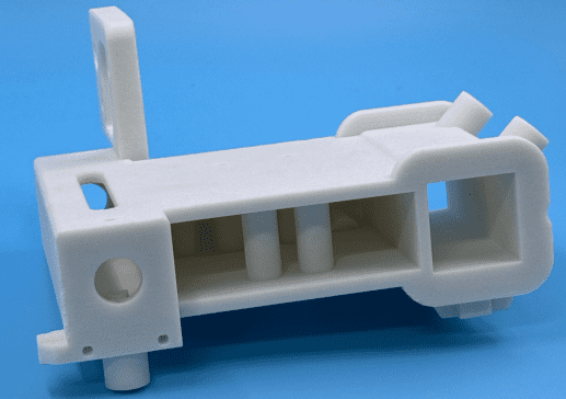 3D-gedrucktes Bauteil im Vergleich zum Spritzgussverfahren